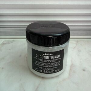 DAVINES
Ol Conditioner for Softness and Shine